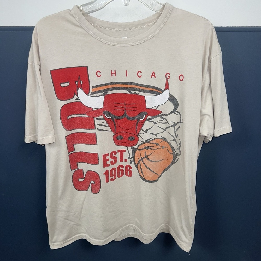 NBA Chicago Bulls Basketball Retro TShirt Benny Tan Cream Red Large EST 1966